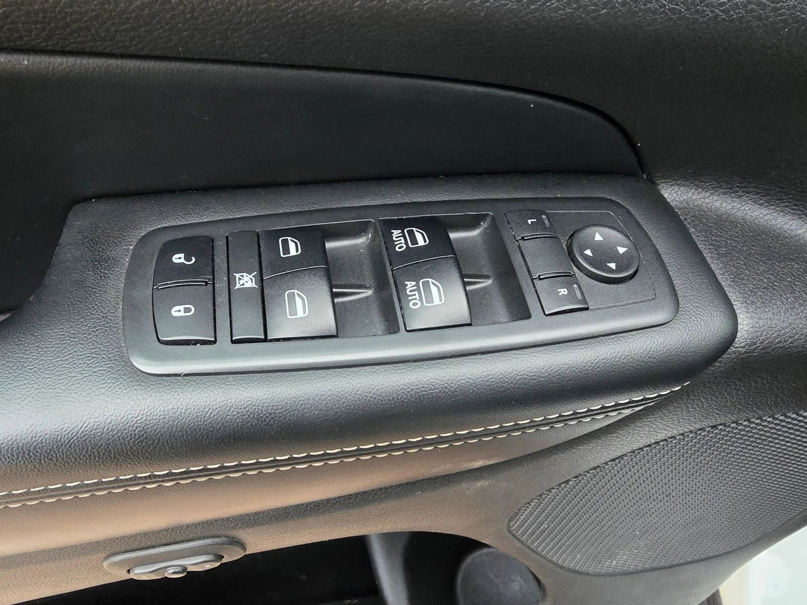 Used 2017 Jeep Grand Cherokee Limited AWD/4WD image 12