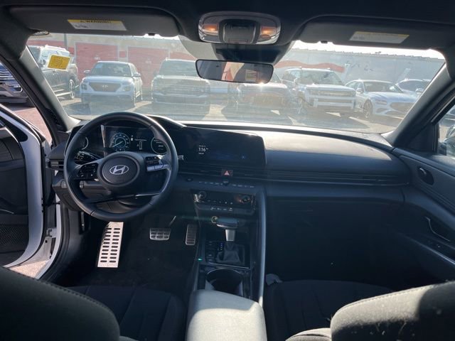 Used 2025 Hyundai Elantra SEL image 16