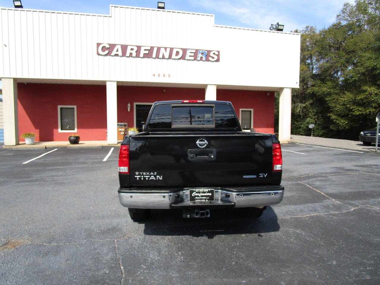 Used 2015 Nissan Titan SV image 4