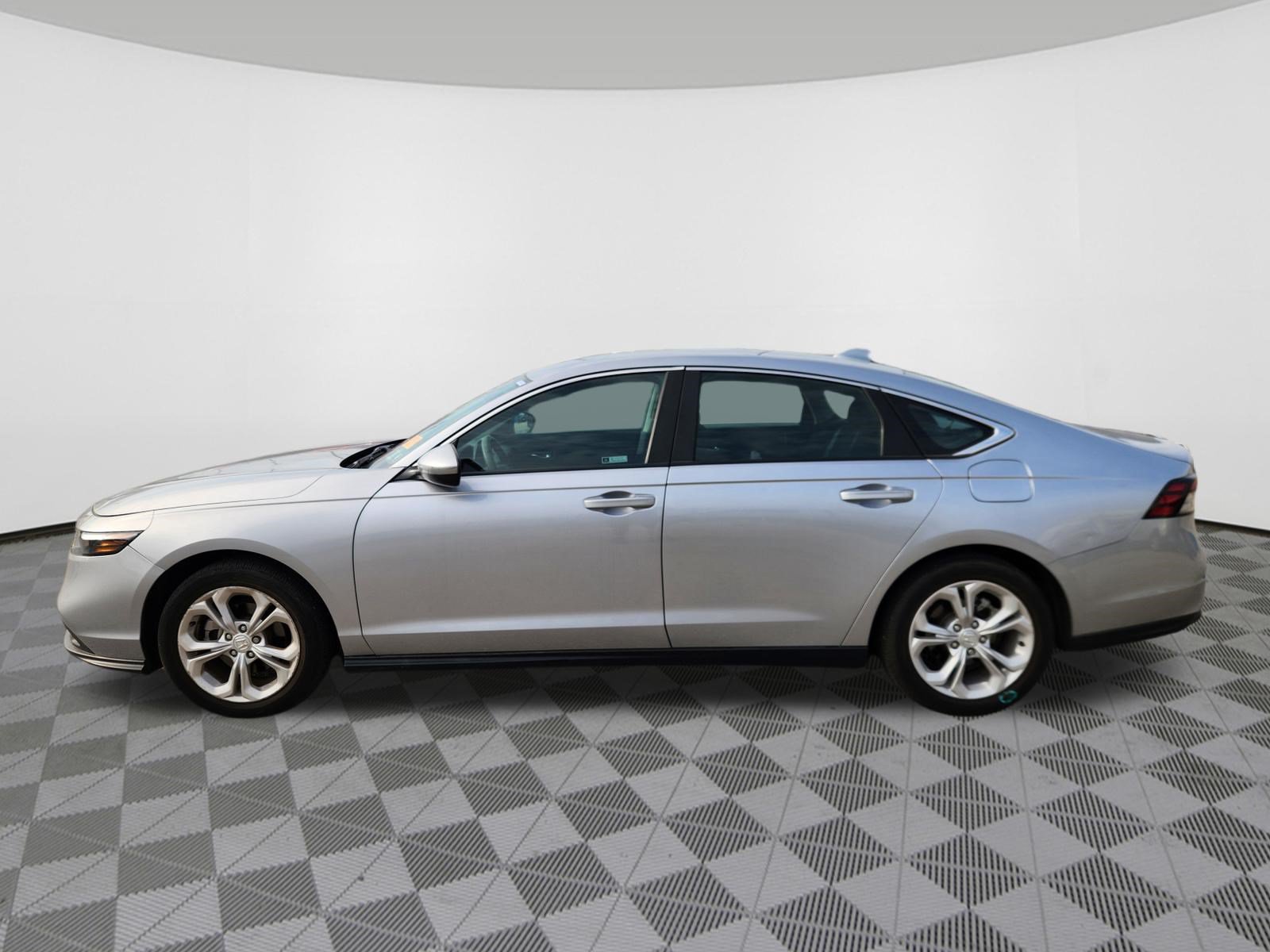 Certified 2023 Honda Accord LX image 5