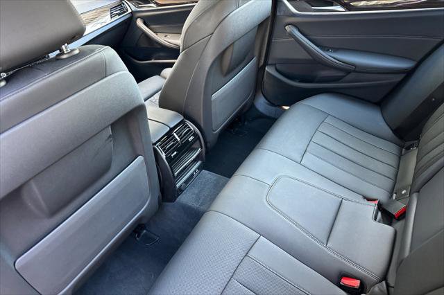 Used 2023 BMW 530e w/ M Sport Package image 11