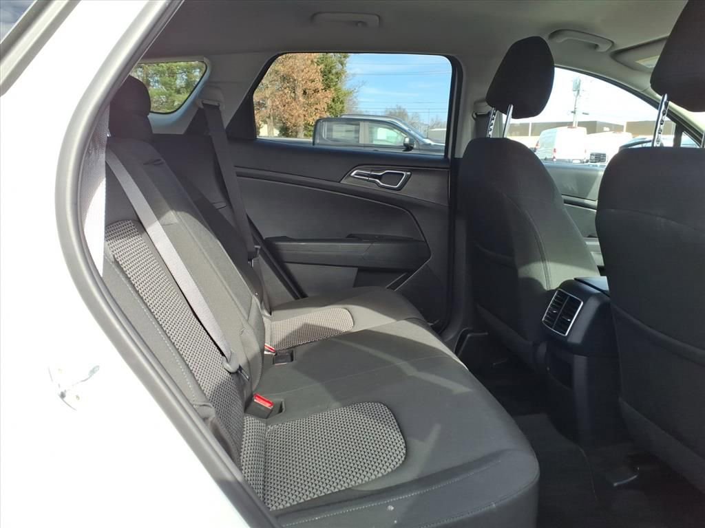 Used 2023 Kia Sportage LX image 12