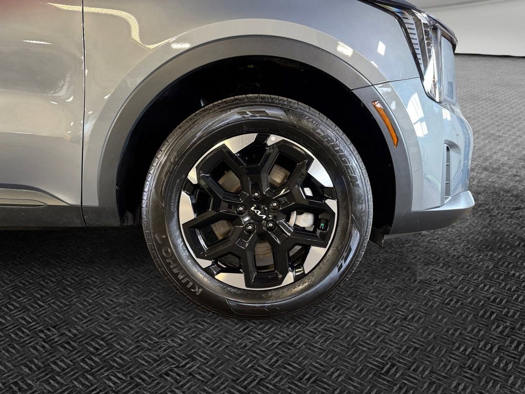 Certified 2025 Kia Sorento S image 11