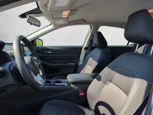 Used 2025 Nissan Altima 2.5 SV FWD image 14