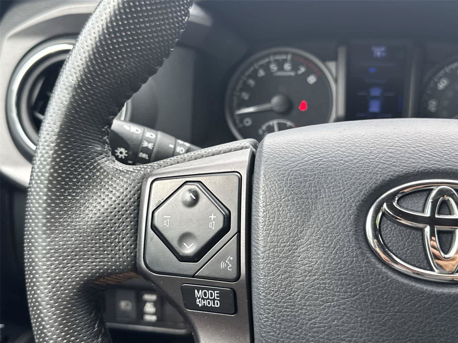 Used 2020 Toyota Tacoma TRD Off-Road AWD/4WD image 18
