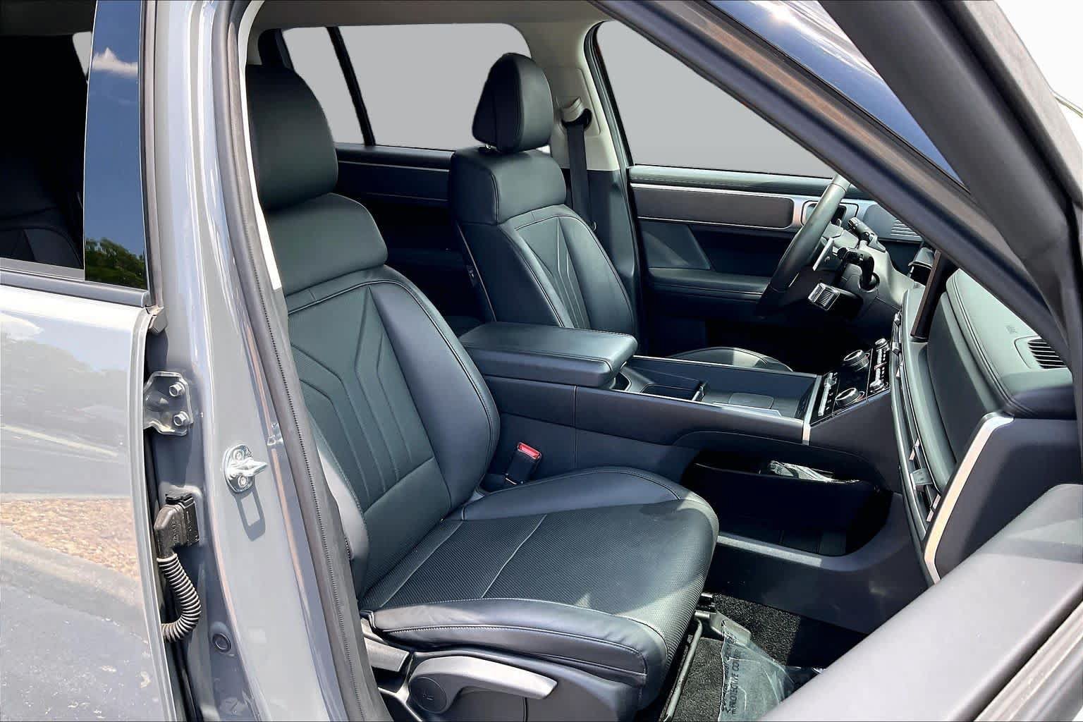 Used 2024 Hyundai Santa Fe SEL FWD image 8