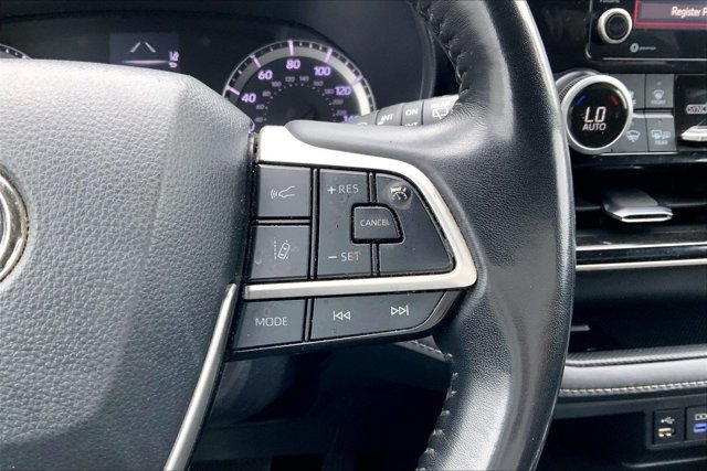 Used 2022 Toyota Highlander LE AWD/4WD image 19