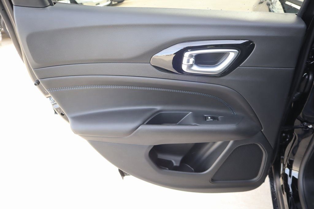 New 2026 Jeep Compass Latitude AWD/4WD image 16