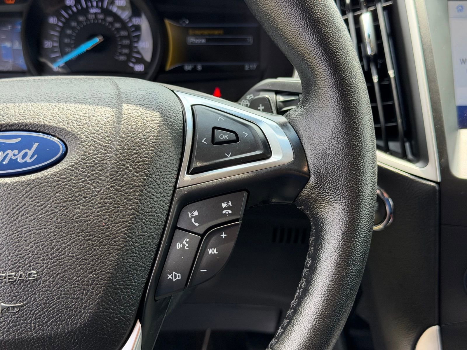 Used 2019 Ford Edge SEL w/ Equipment Group 201A AWD/4WD image 18
