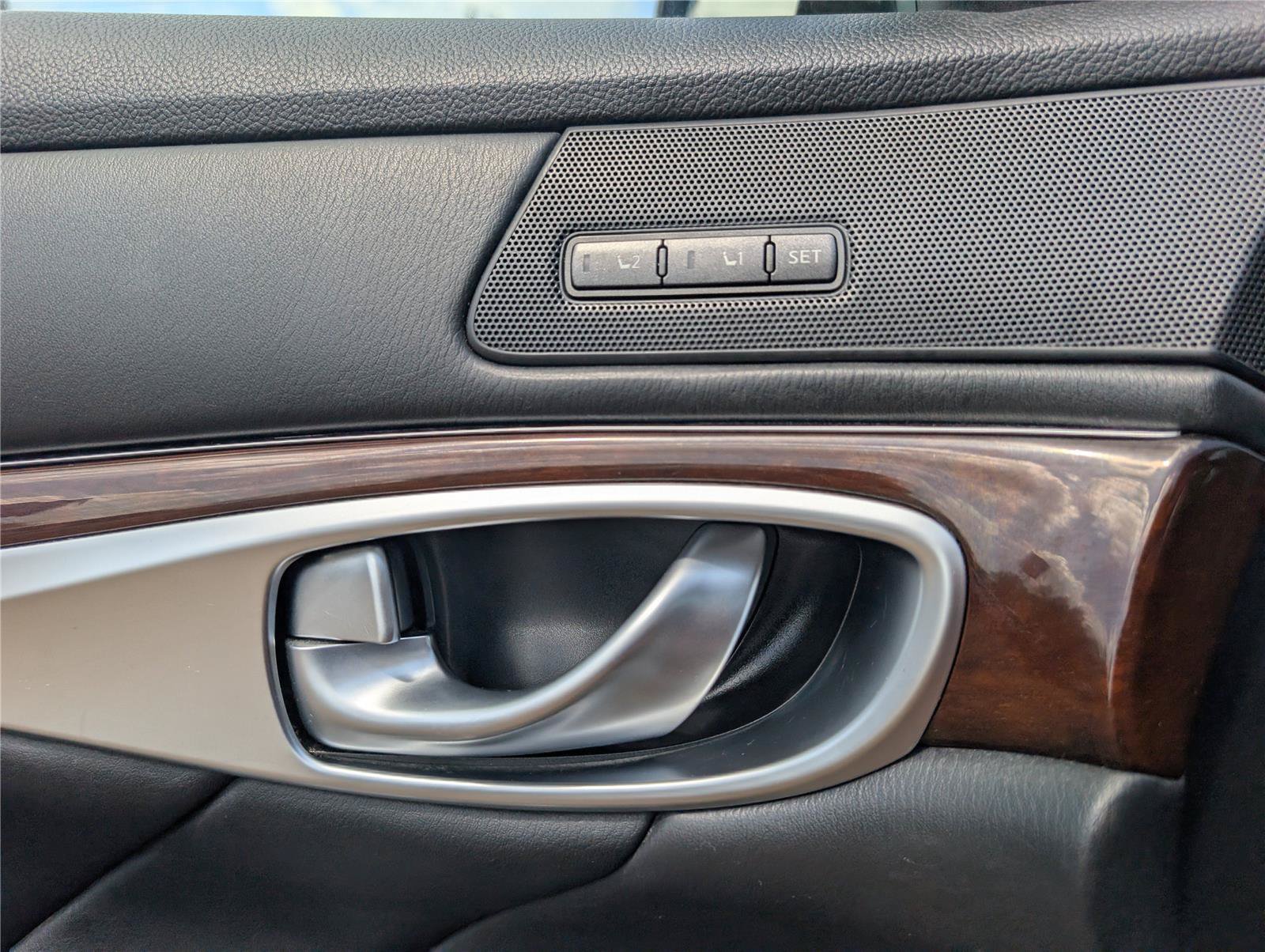 Used 2019 INFINITI Q70 Luxe w/ Sport Package RWD image 31