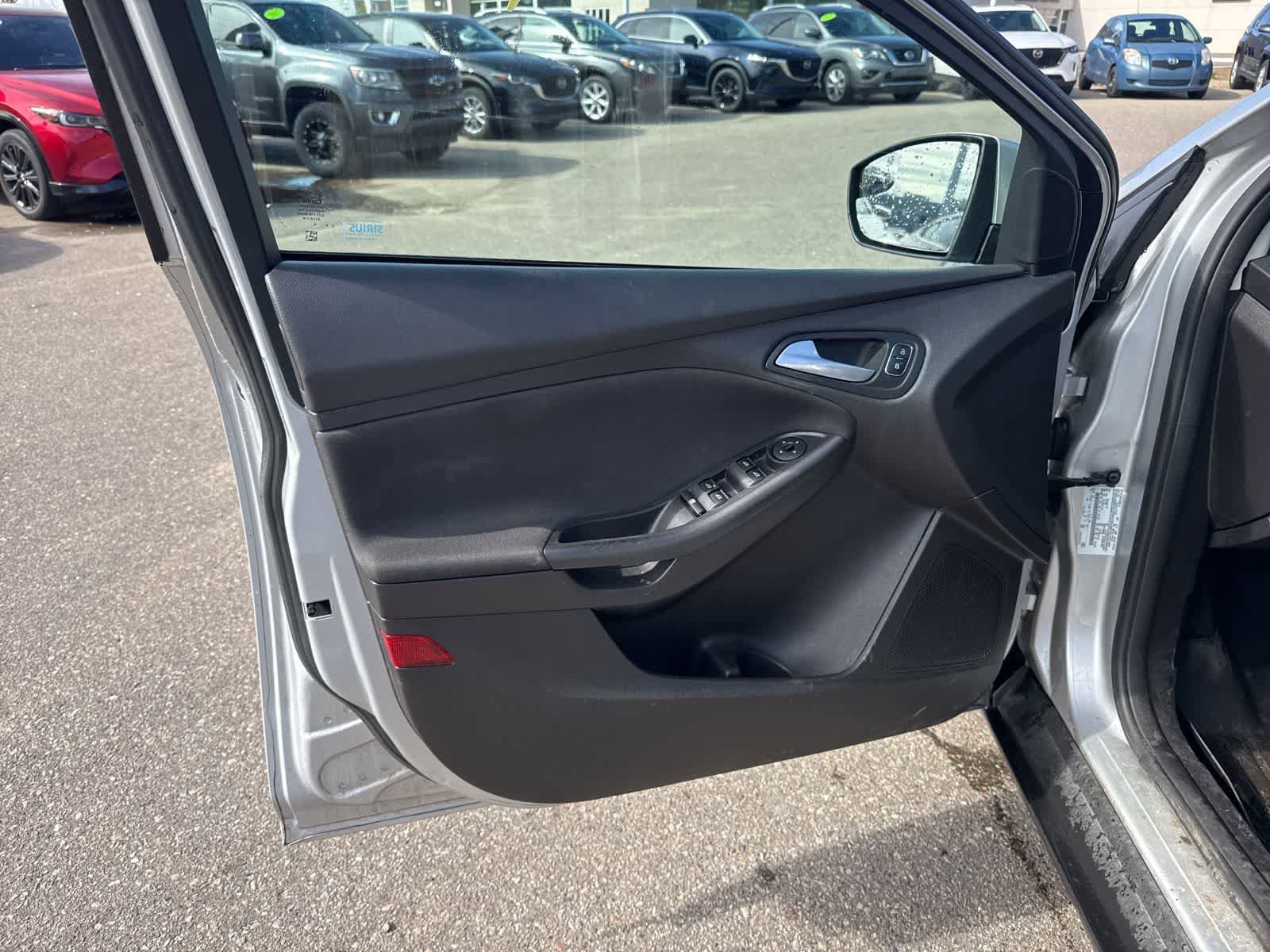 Used 2016 Ford Focus SE w/ Equipment Group 201A FWD image 15