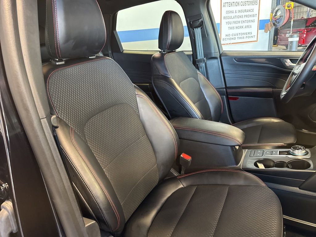 Used 2025 Ford Escape ST-Line AWD/4WD image 30