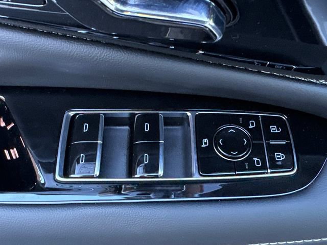 New 2025 Cadillac Optiq Sport 2 w/ LPO, ONYX Package image 29