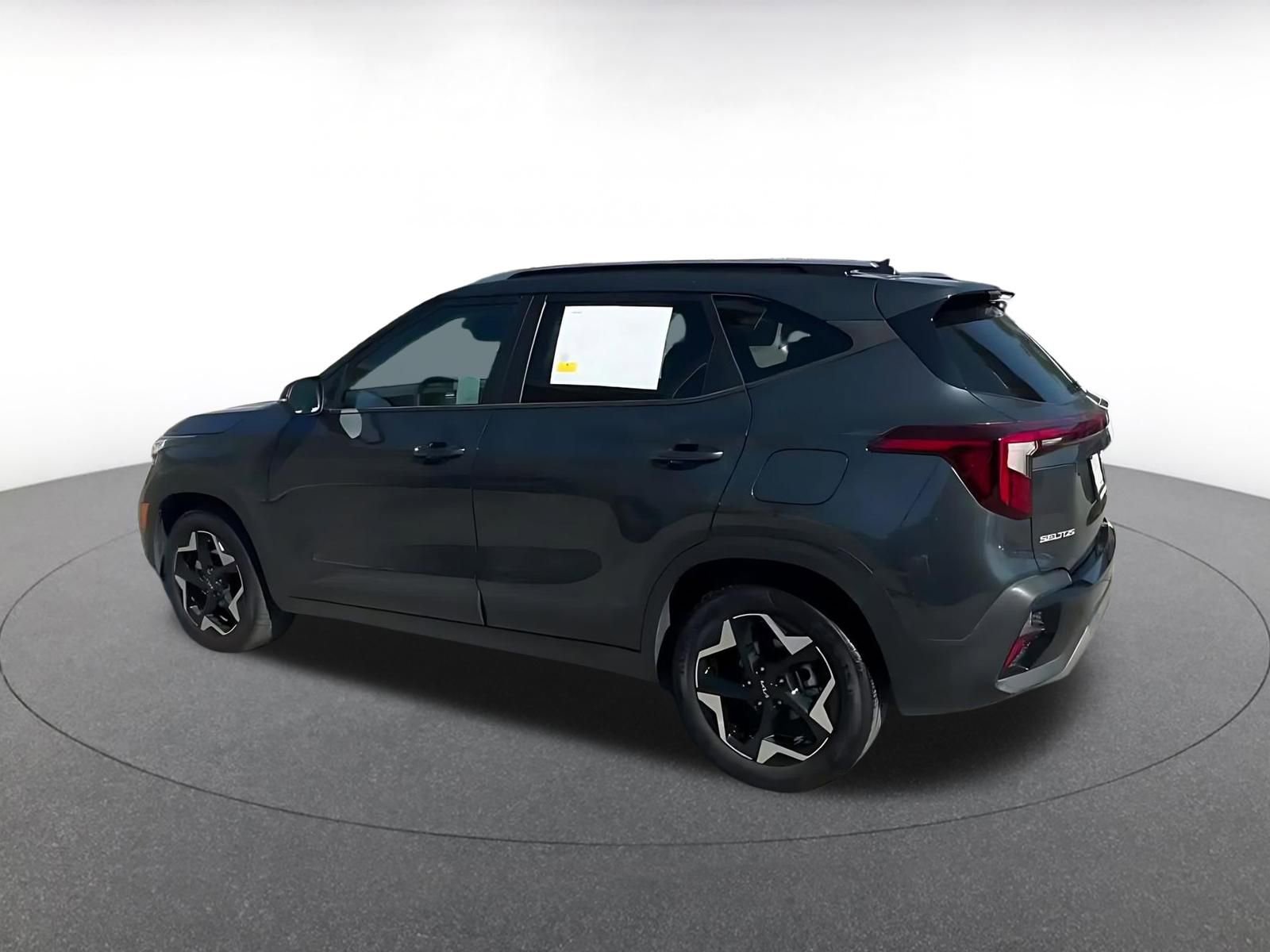 Used 2025 Kia Seltos S image 10