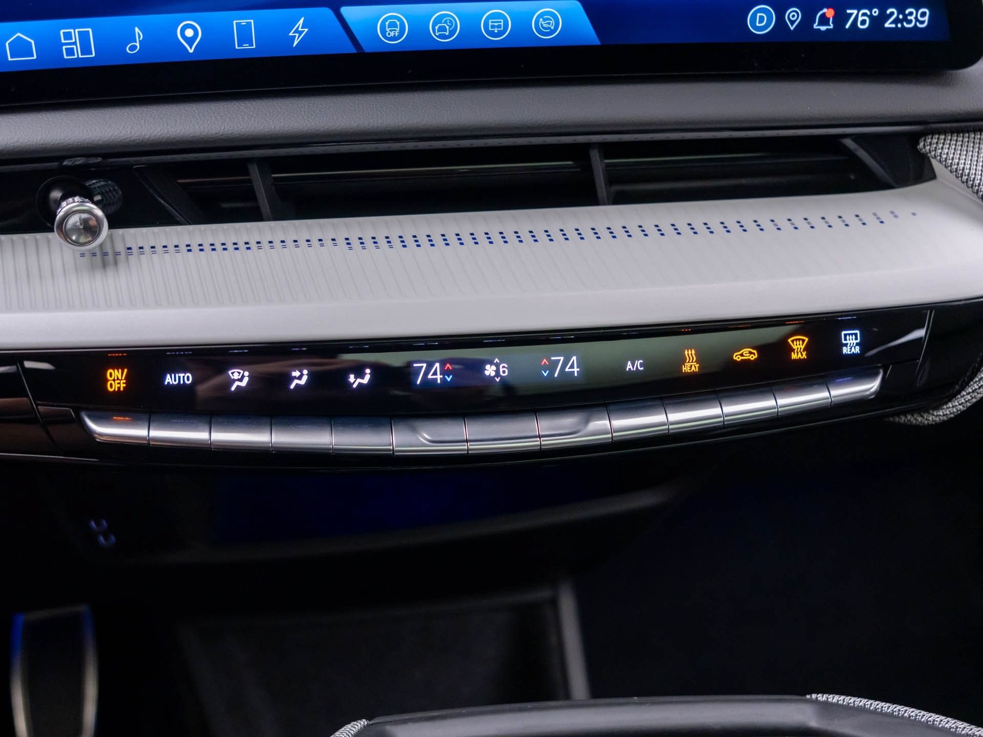 Used 2025 Cadillac Optiq Luxury 2 AWD/4WD image 26