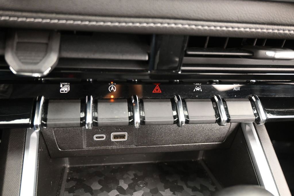 Used 2023 Chevrolet Colorado LT w/ LT Convenience Package II AWD/4WD image 31