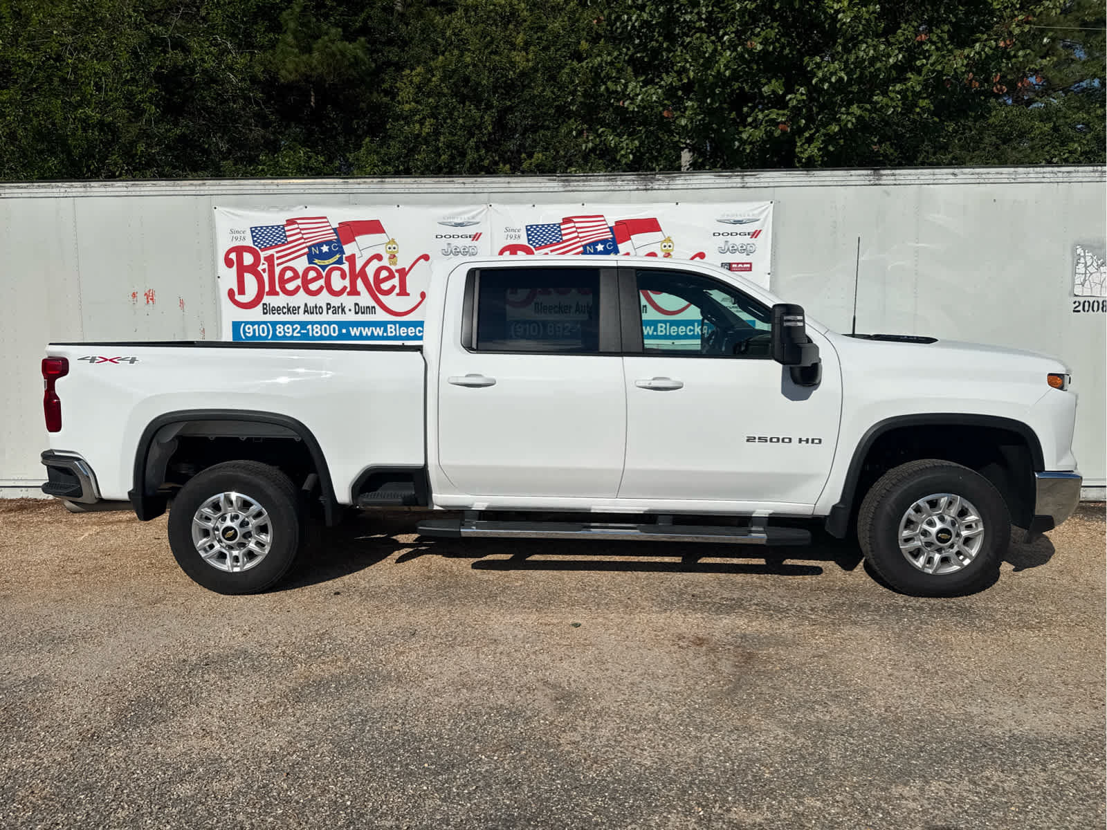 Used 2025 Chevrolet Silverado 2500 LT w/ Convenience Package AWD/4WD image 2