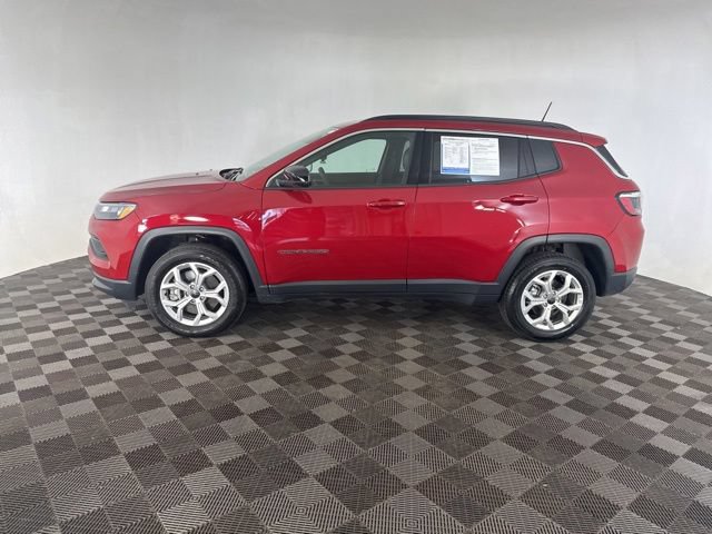 Used 2025 Jeep Compass Latitude AWD/4WD image 10