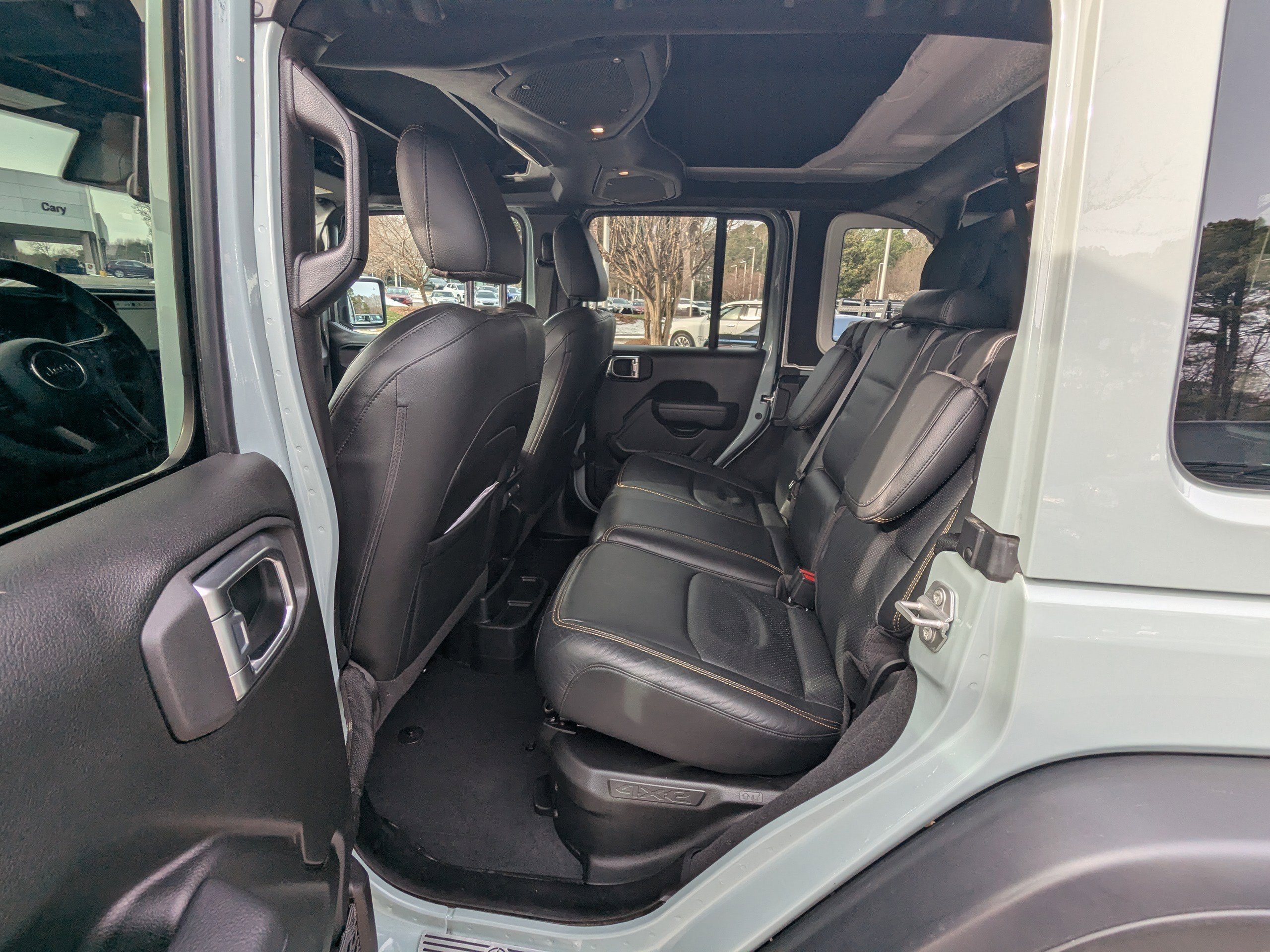 Used 2024 Jeep Wrangler Unlimited image 11