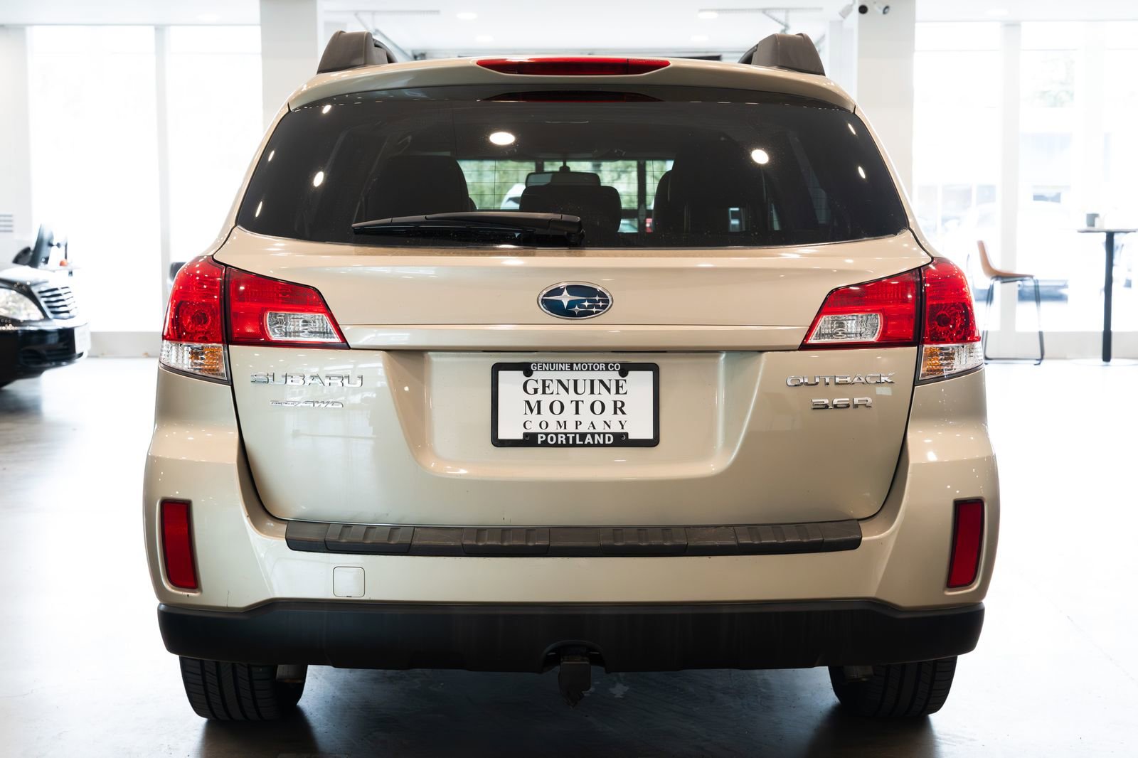 Used 2010 Subaru Outback 3.6R Limited image 5