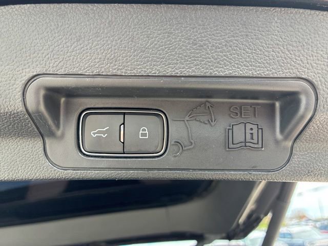 Used 2020 Ford Explorer Platinum w/ Premium Technology Package AWD/4WD image 22