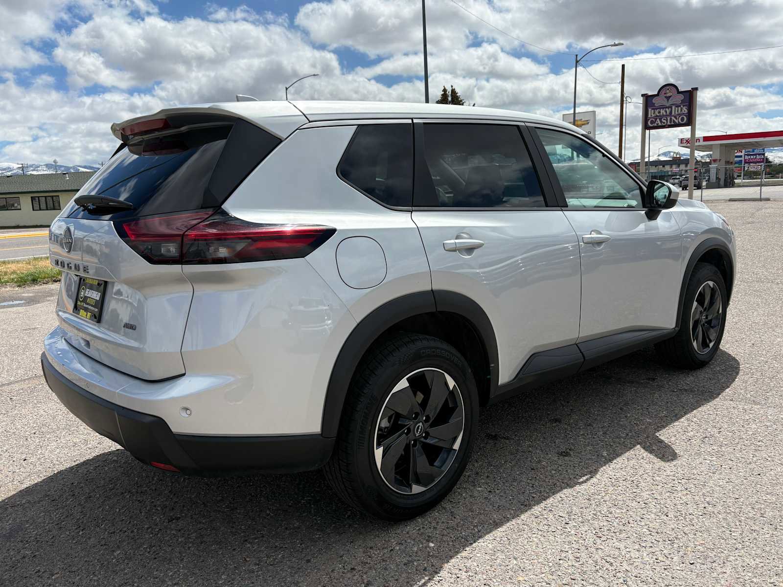 Used 2025 Nissan Rogue SV AWD/4WD image 3