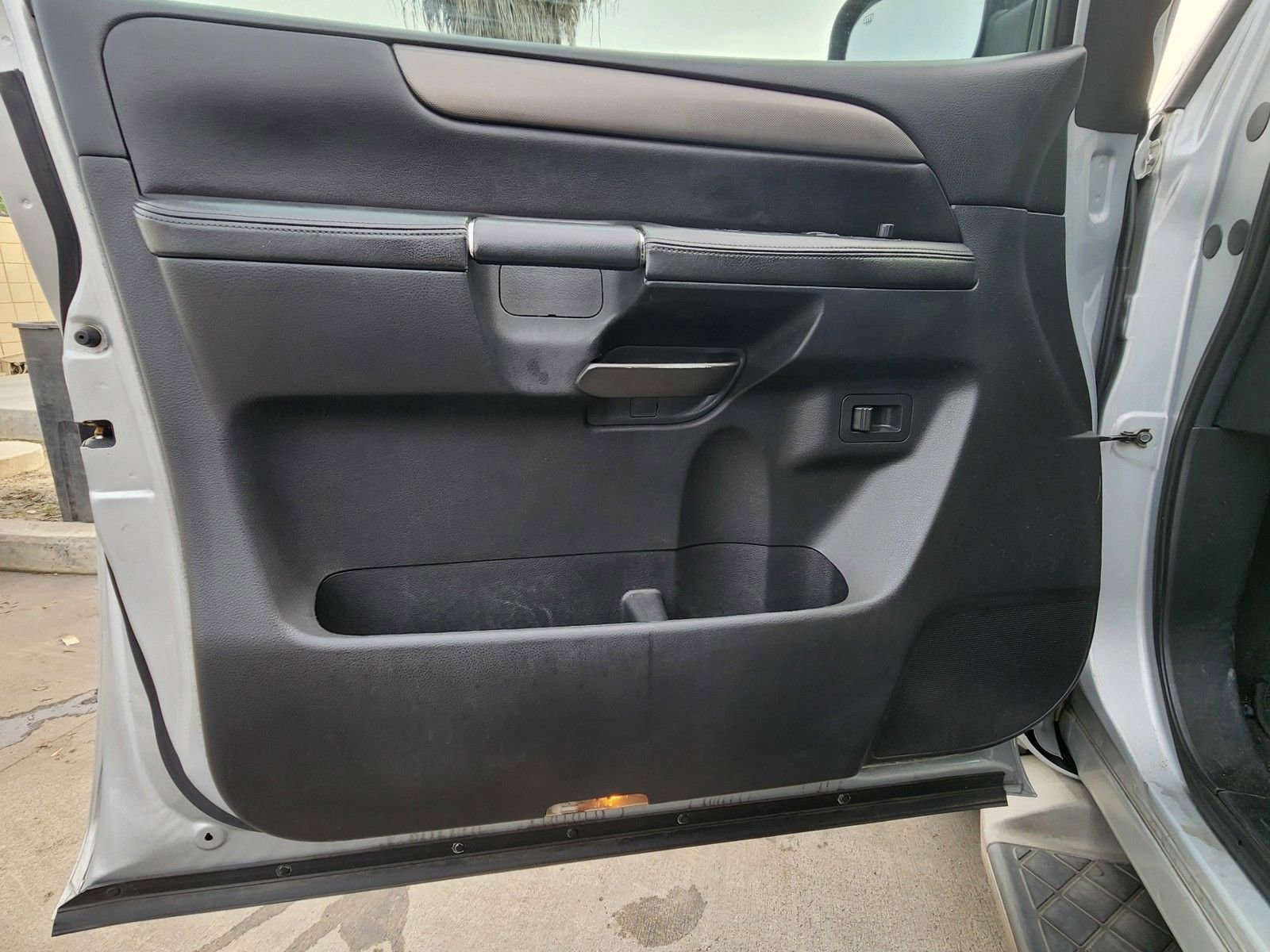 Used 2011 Nissan Armada SV image 16