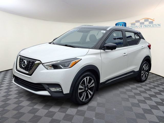 Used 2019 Nissan Kicks SR w/ SR Premium Package FWD image 3