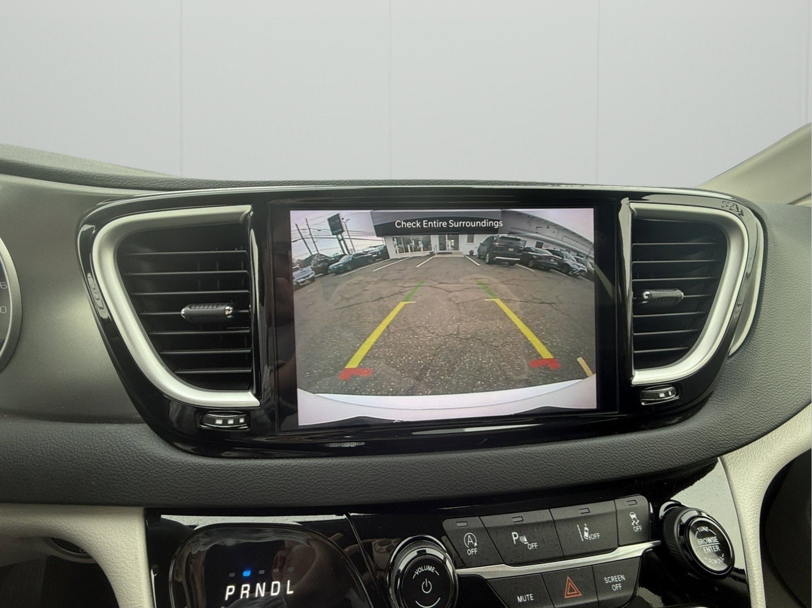 Used 2024 Chrysler Pacifica Touring-L image 19