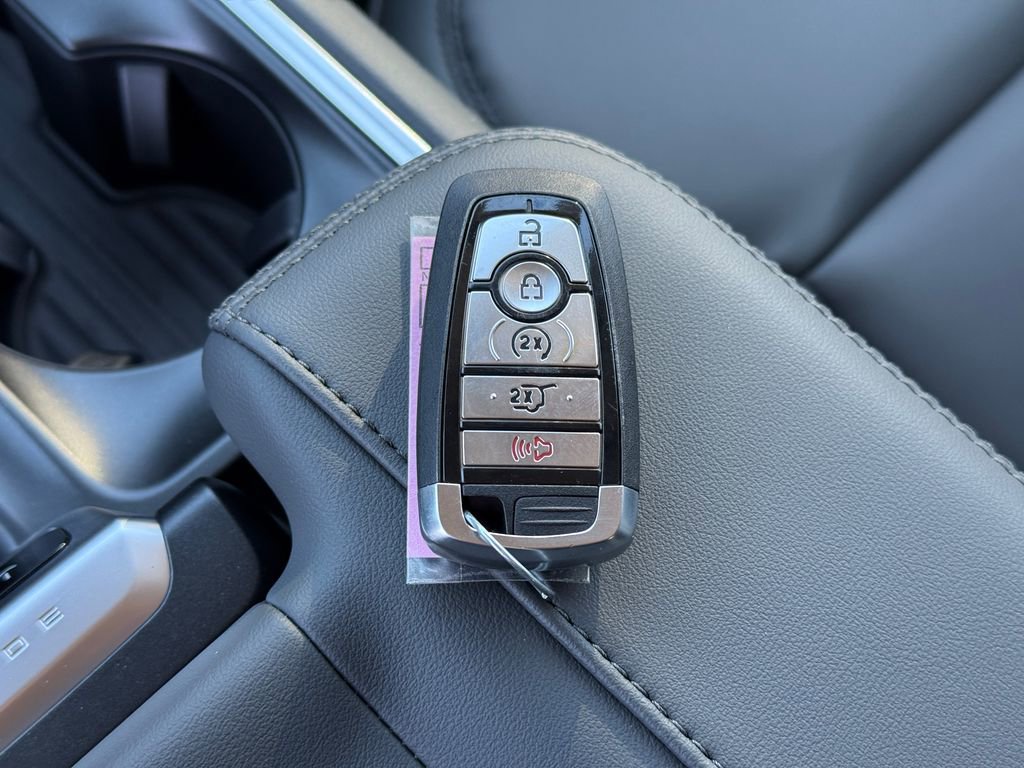 New 2026 Ford Expedition Active image 13