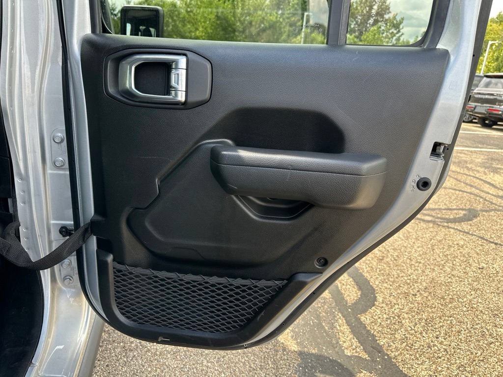 Used 2024 Jeep Wrangler Unlimited Rubicon AWD/4WD image 23