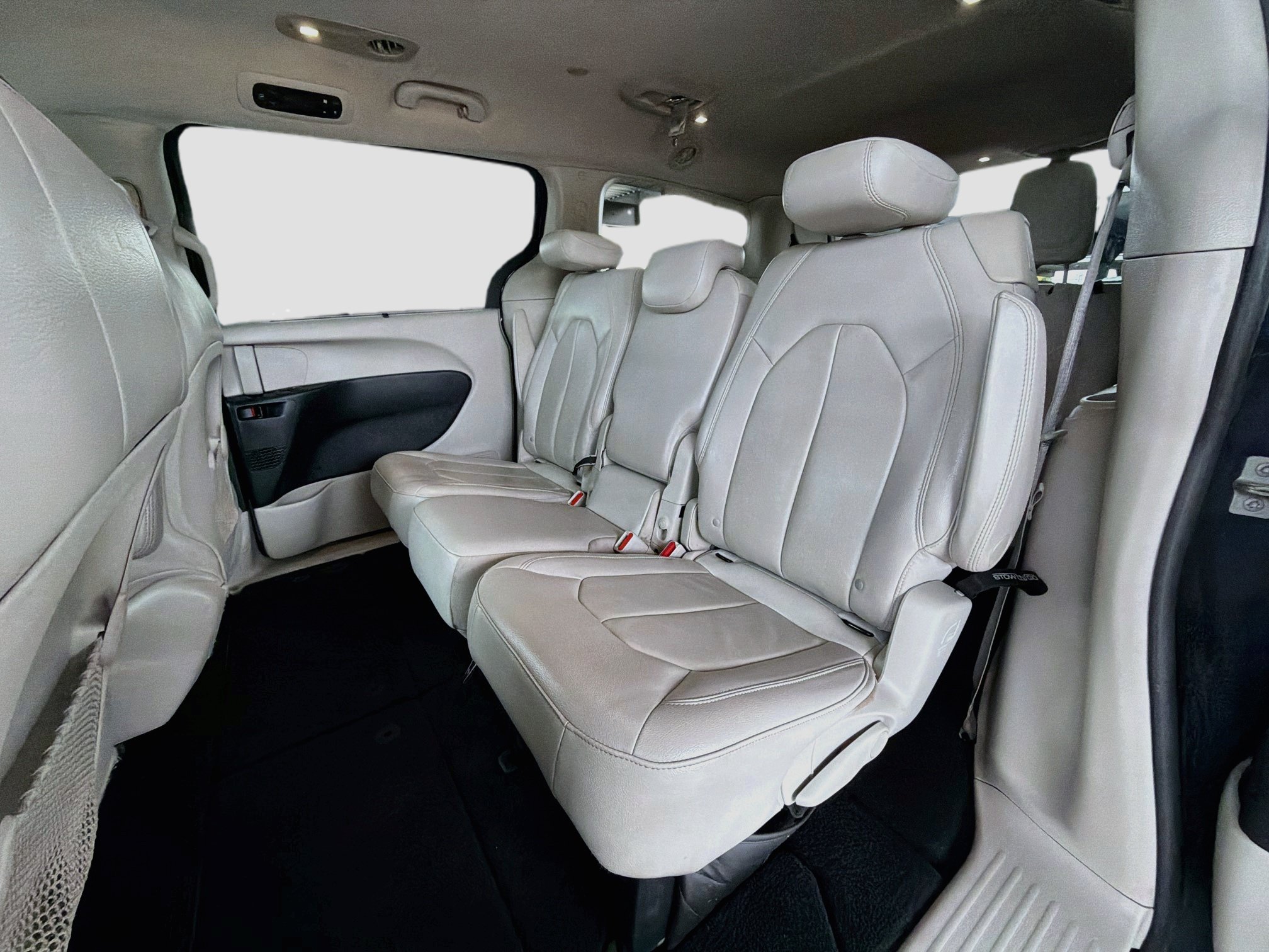 Used 2017 Chrysler Pacifica Touring-L FWD image 27