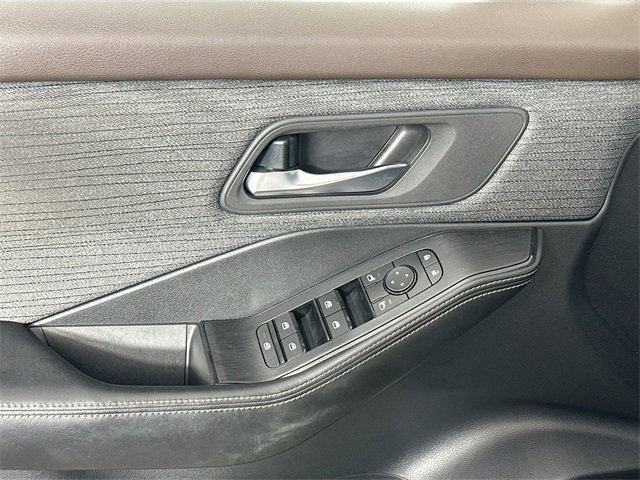 Used 2023 Nissan Rogue SV image 22