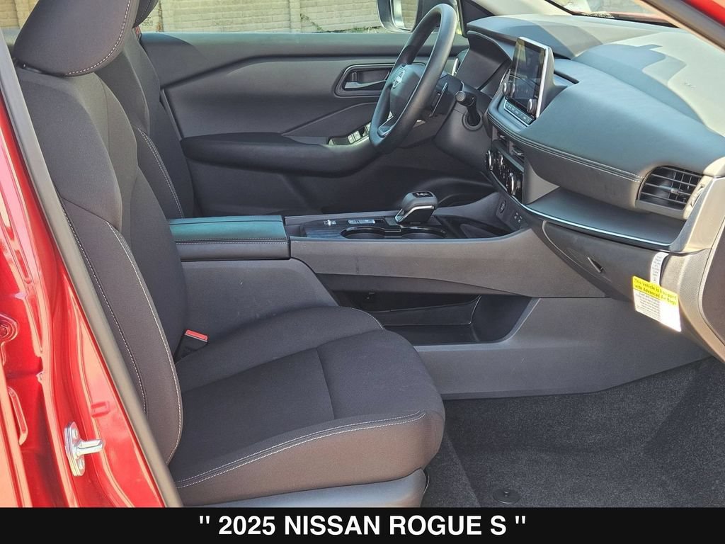 Used 2025 Nissan Rogue S FWD image 28