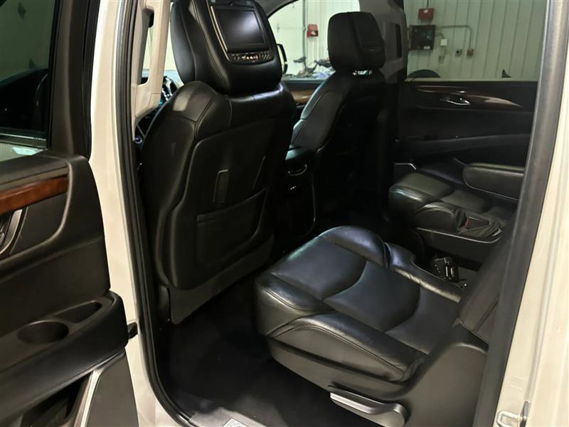 Used 2016 Cadillac Escalade ESV Luxury AWD/4WD image 12