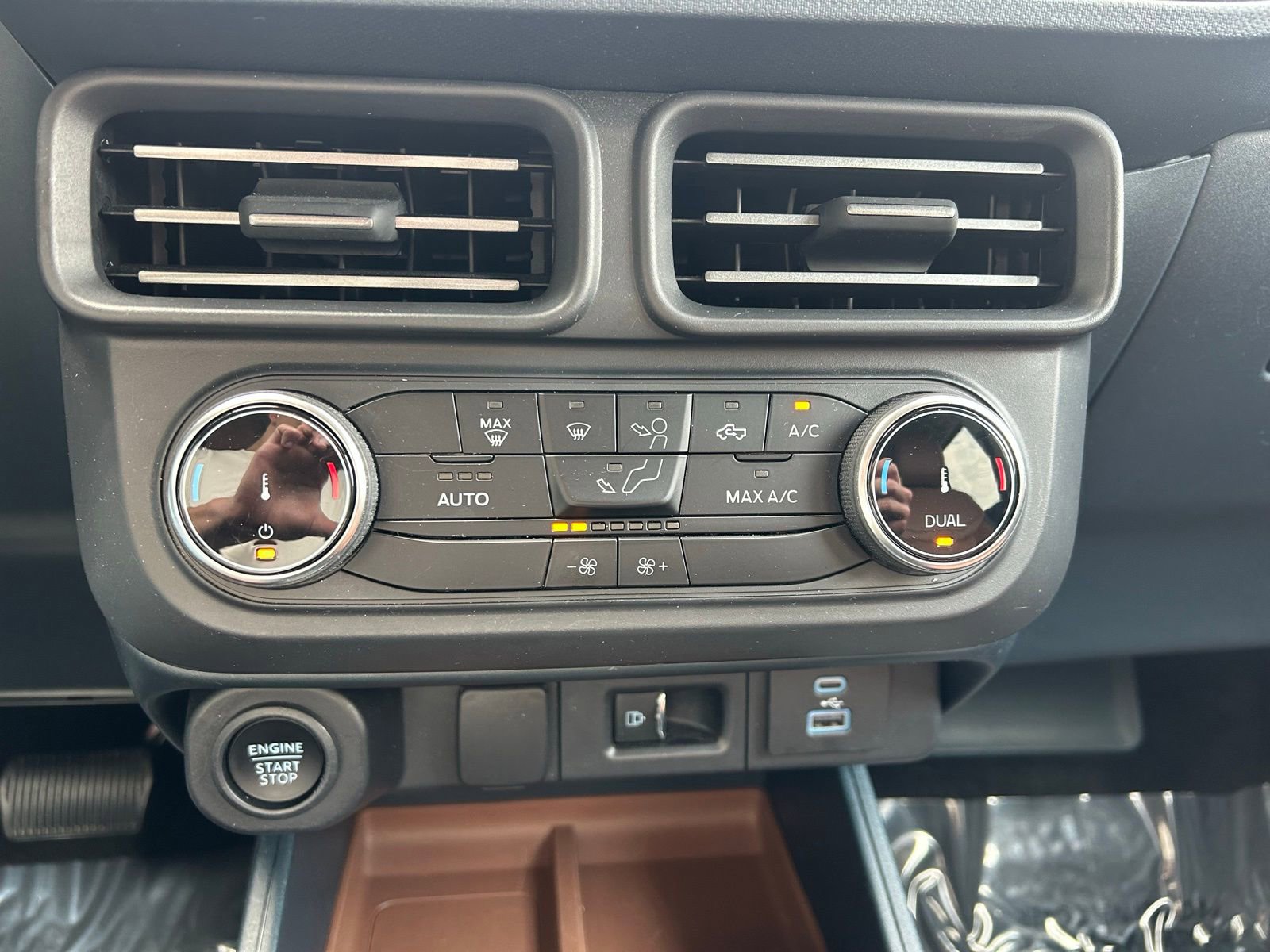 Used 2023 Ford Maverick Lariat image 19