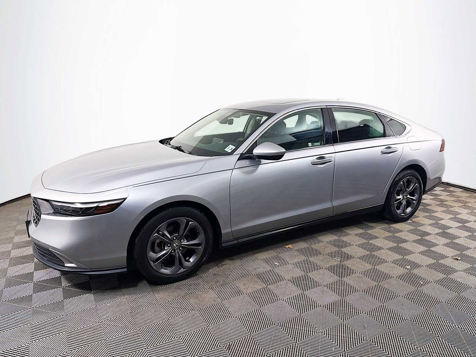 Used 2023 Honda Accord EX image 1