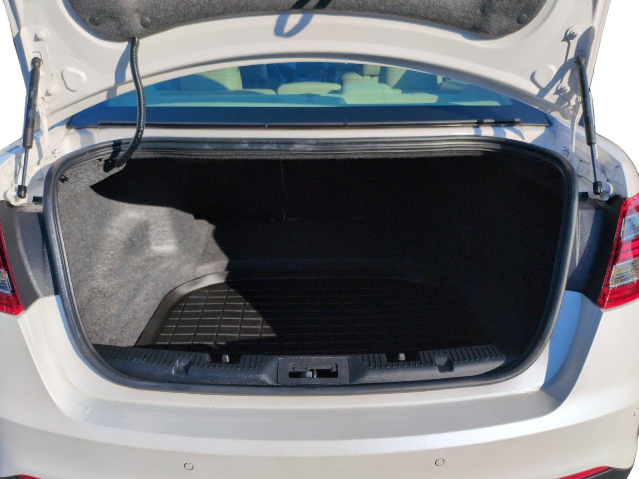 Used 2019 Ford Taurus SEL w/ Equipment Group 201A FWD image 23
