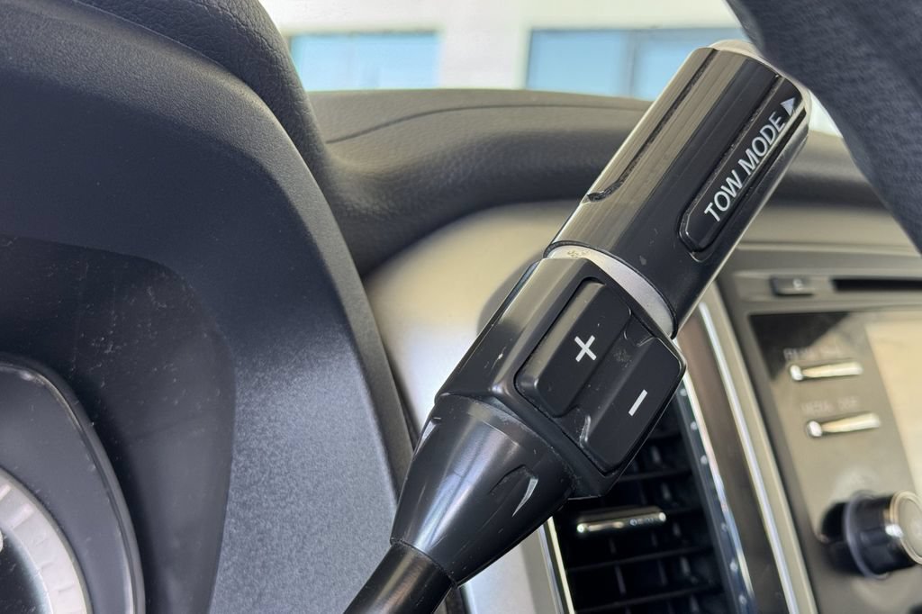 Used 2017 Nissan Titan SV AWD/4WD image 15