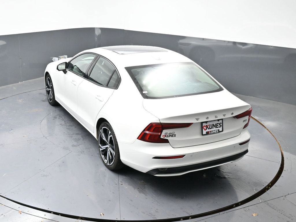 Used 2024 Volvo S60 B5 Core image 47