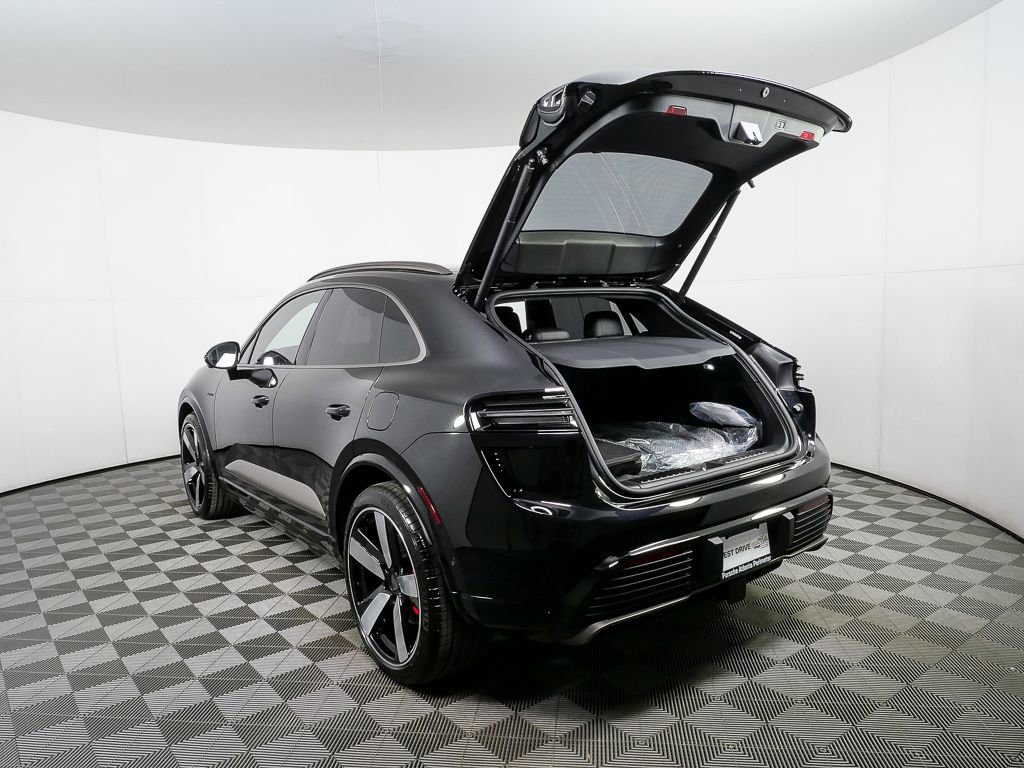 New 2026 Porsche Macan Turbo Electric image 35