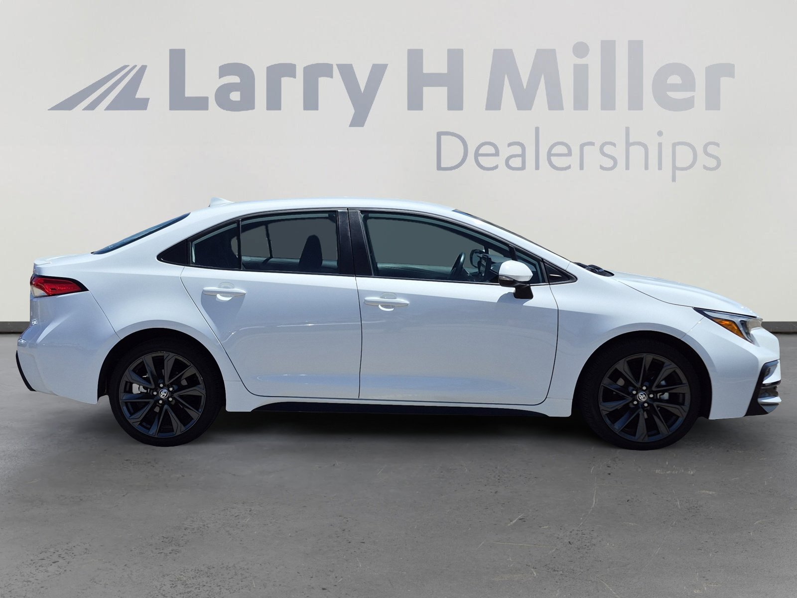Used 2025 Toyota Corolla SE FWD image 6