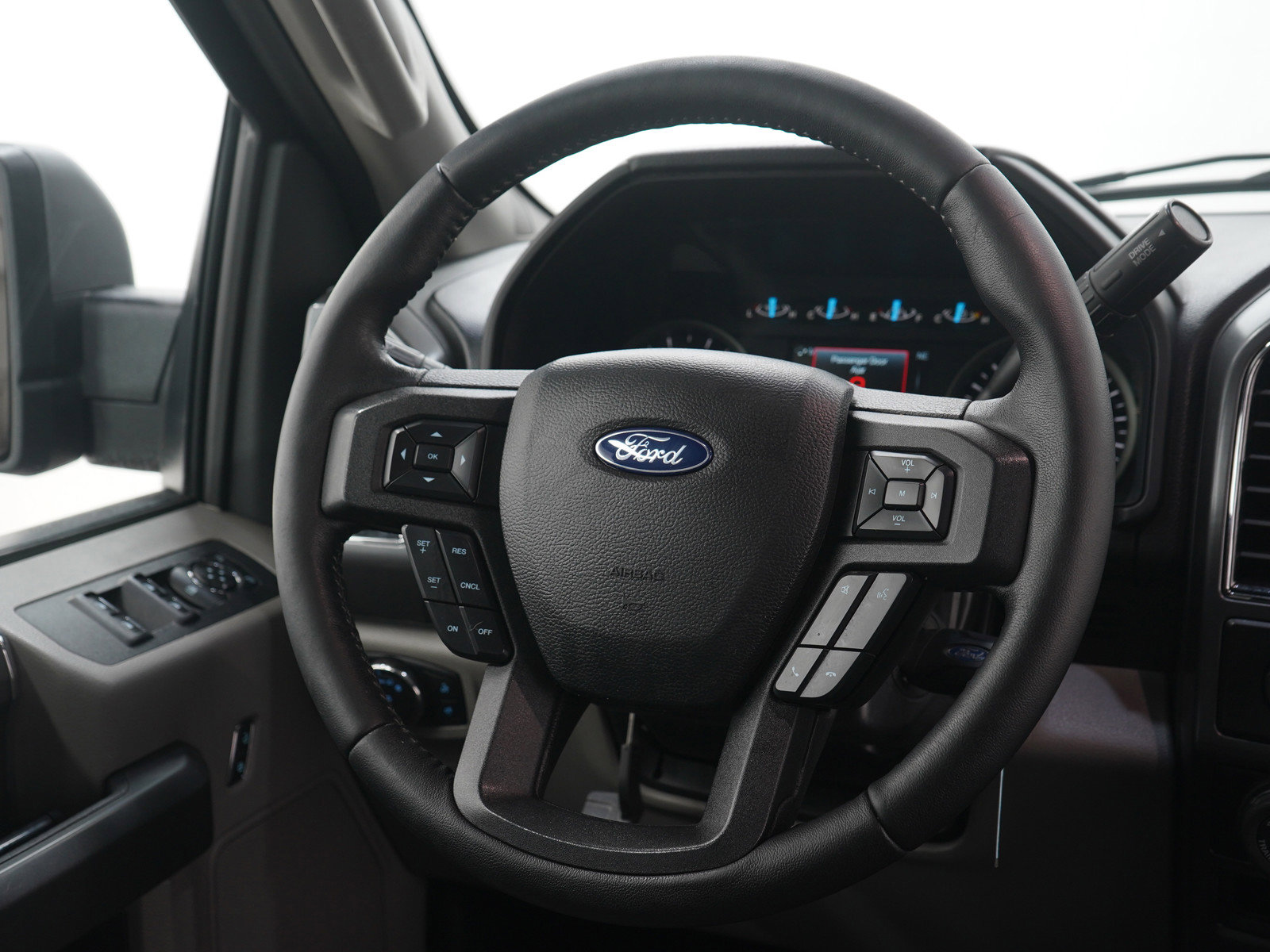 Used 2018 Ford F150 XLT w/ Equipment Group 302A Luxury AWD/4WD image 15