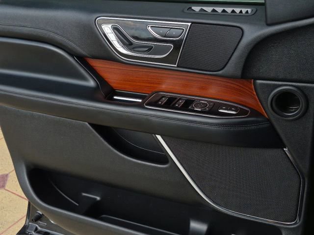 Used 2018 Lincoln Navigator Select w/ Technology Package image 10