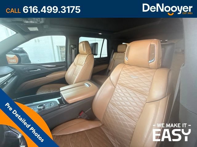 Used 2023 Cadillac Escalade Premium Luxury w/ LPO, Radiant Package AWD/4WD image 11