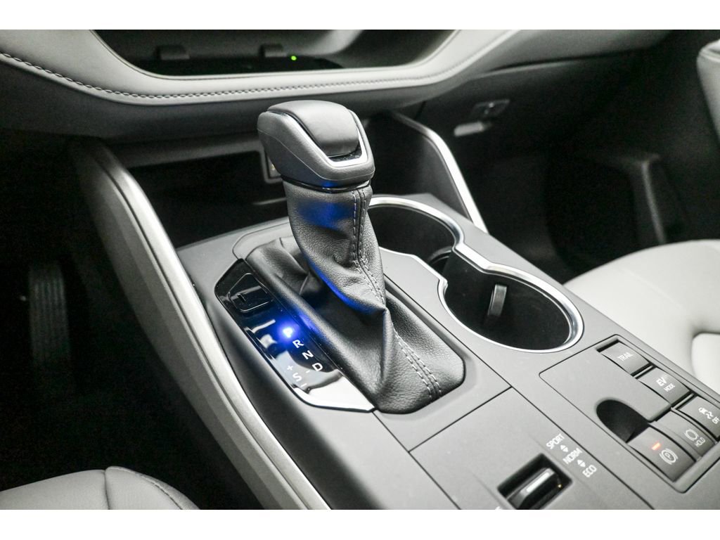 Used 2025 Toyota Highlander XLE image 14