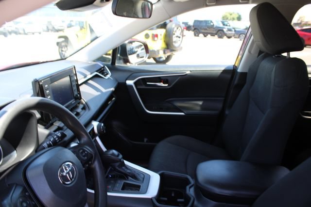 Used 2022 Toyota RAV4 XLE FWD image 32