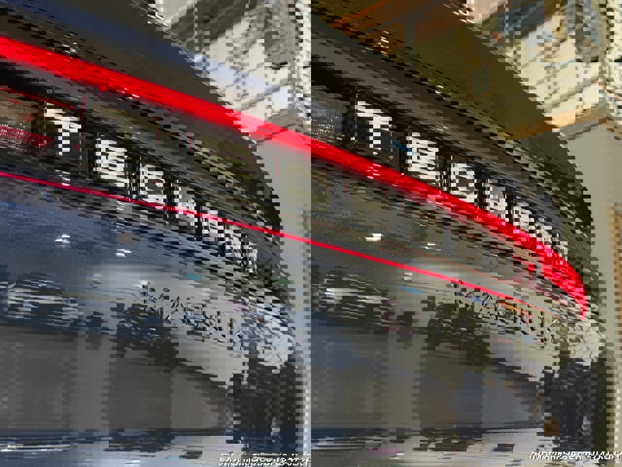 Used 2024 Porsche Cayenne Turbo AWD/4WD image 13