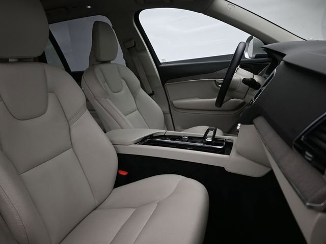 Used 2023 Volvo XC90 B6 Plus AWD/4WD image 35