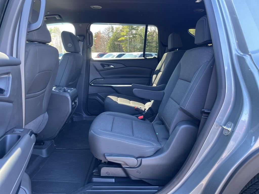 Used 2025 Chevrolet Traverse LT w/ LPO, Floor Liner Package FWD image 29
